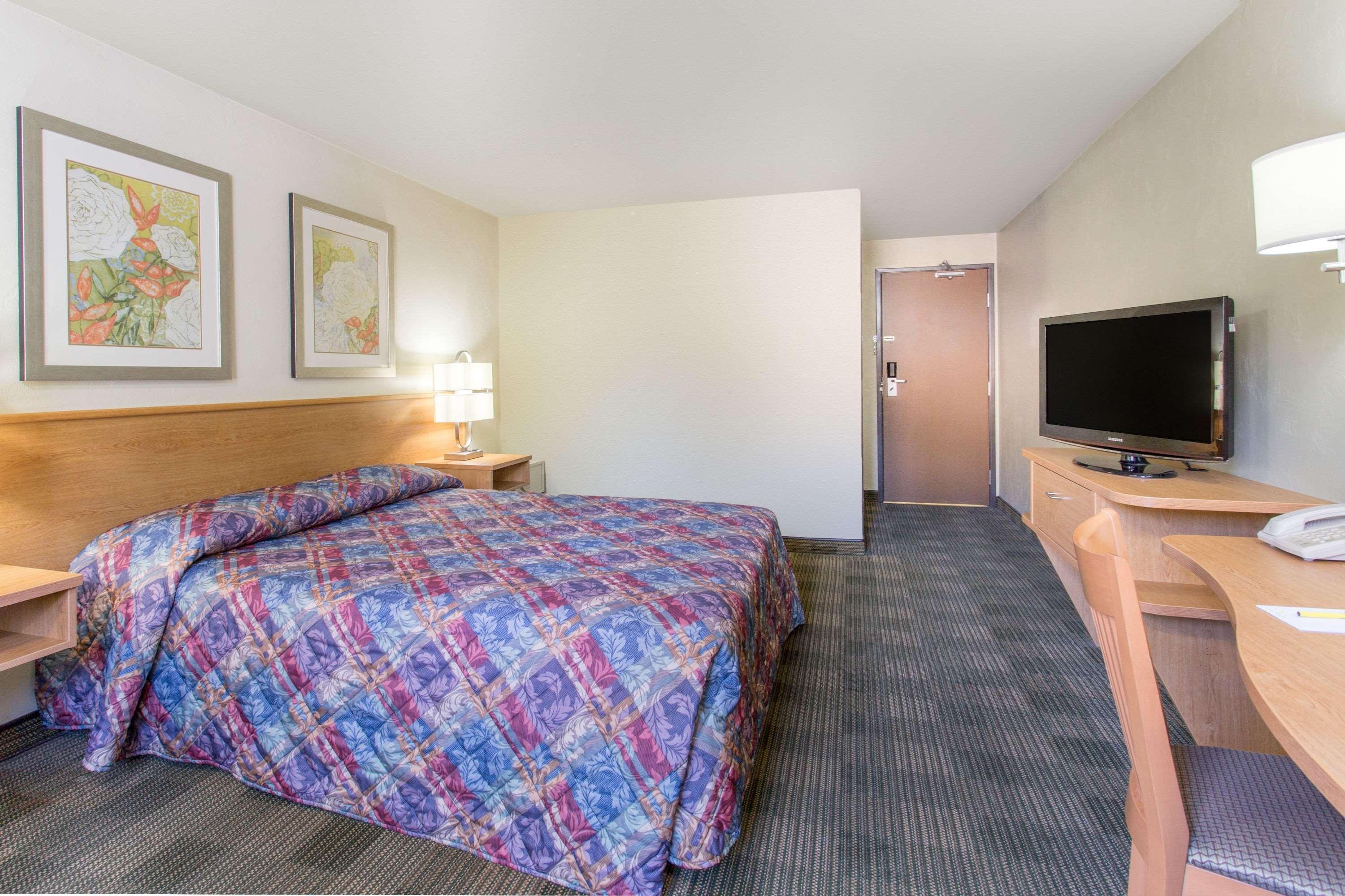 Super 8 By Wyndham Lacey Olympia Area Exterior photo