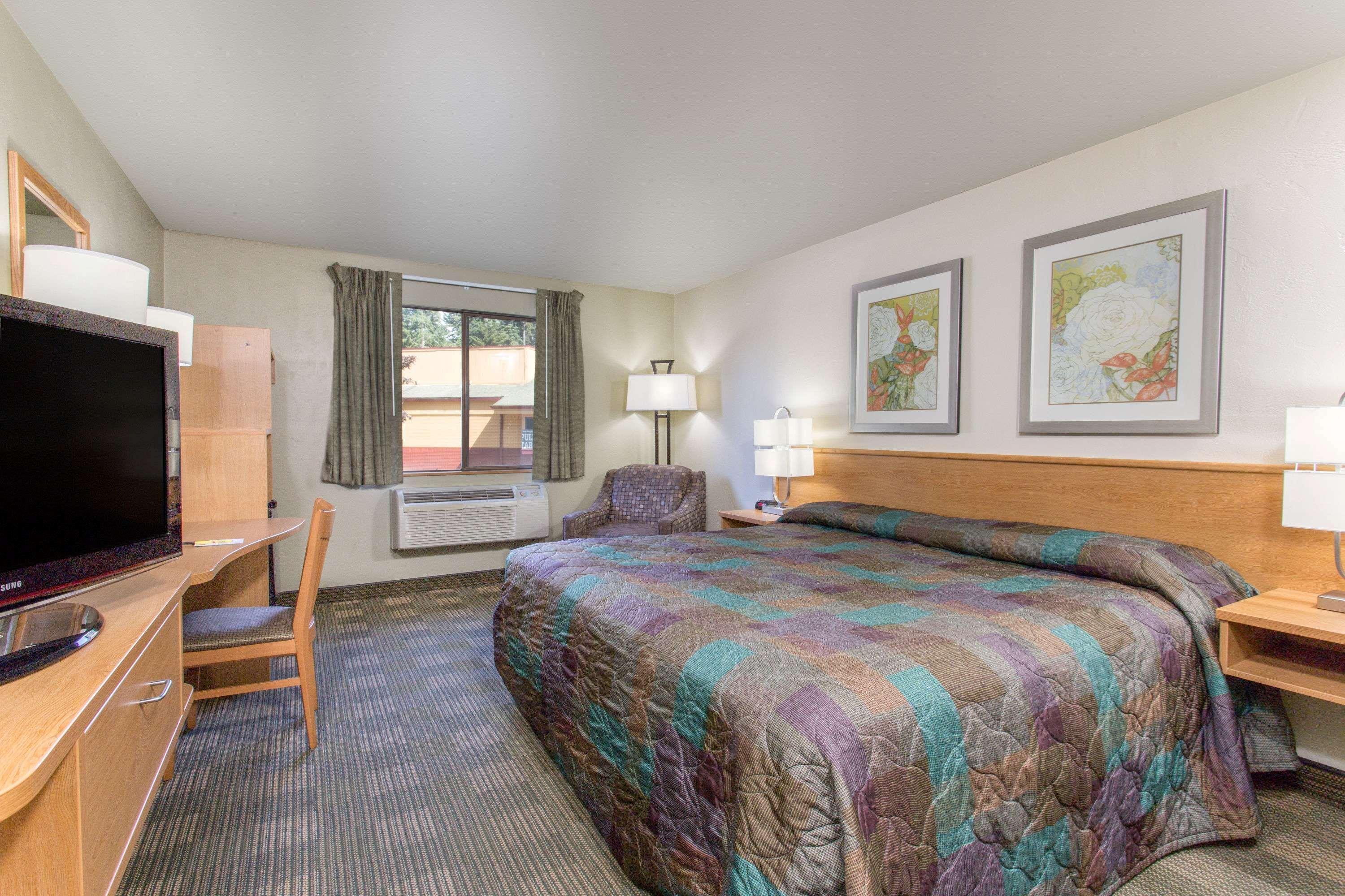 Super 8 By Wyndham Lacey Olympia Area Exterior photo