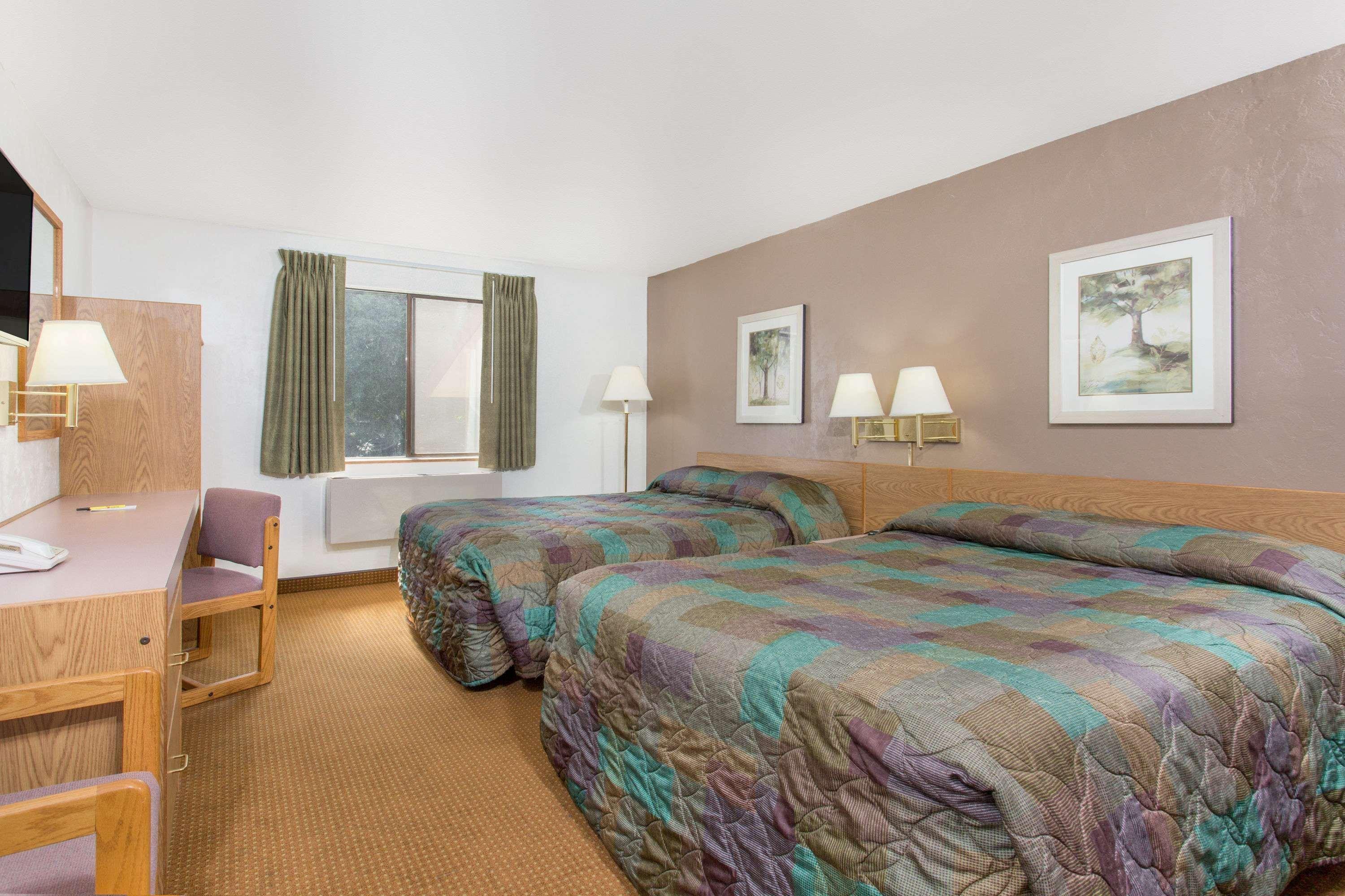 Super 8 By Wyndham Lacey Olympia Area Exterior photo
