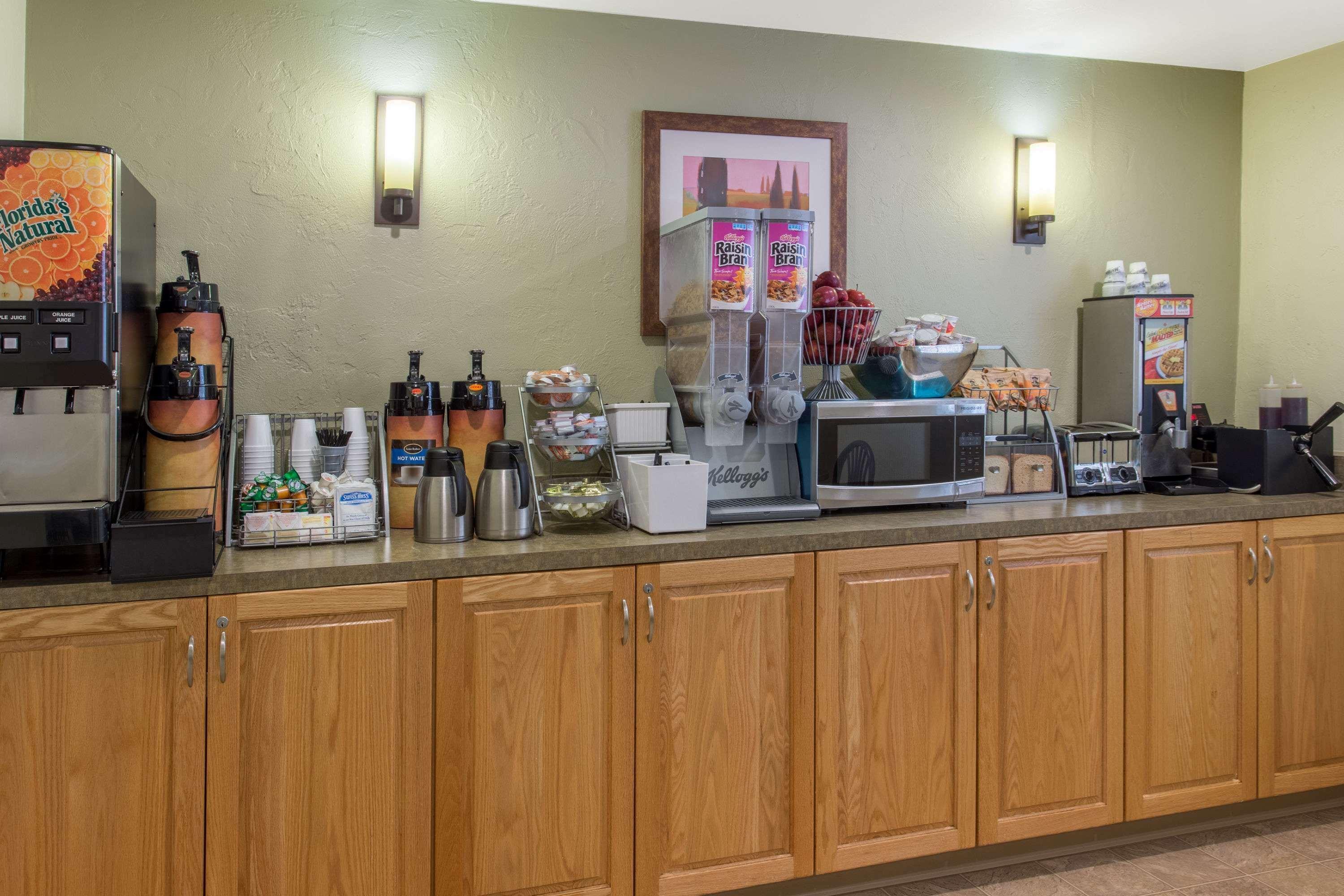 Super 8 By Wyndham Lacey Olympia Area Exterior photo