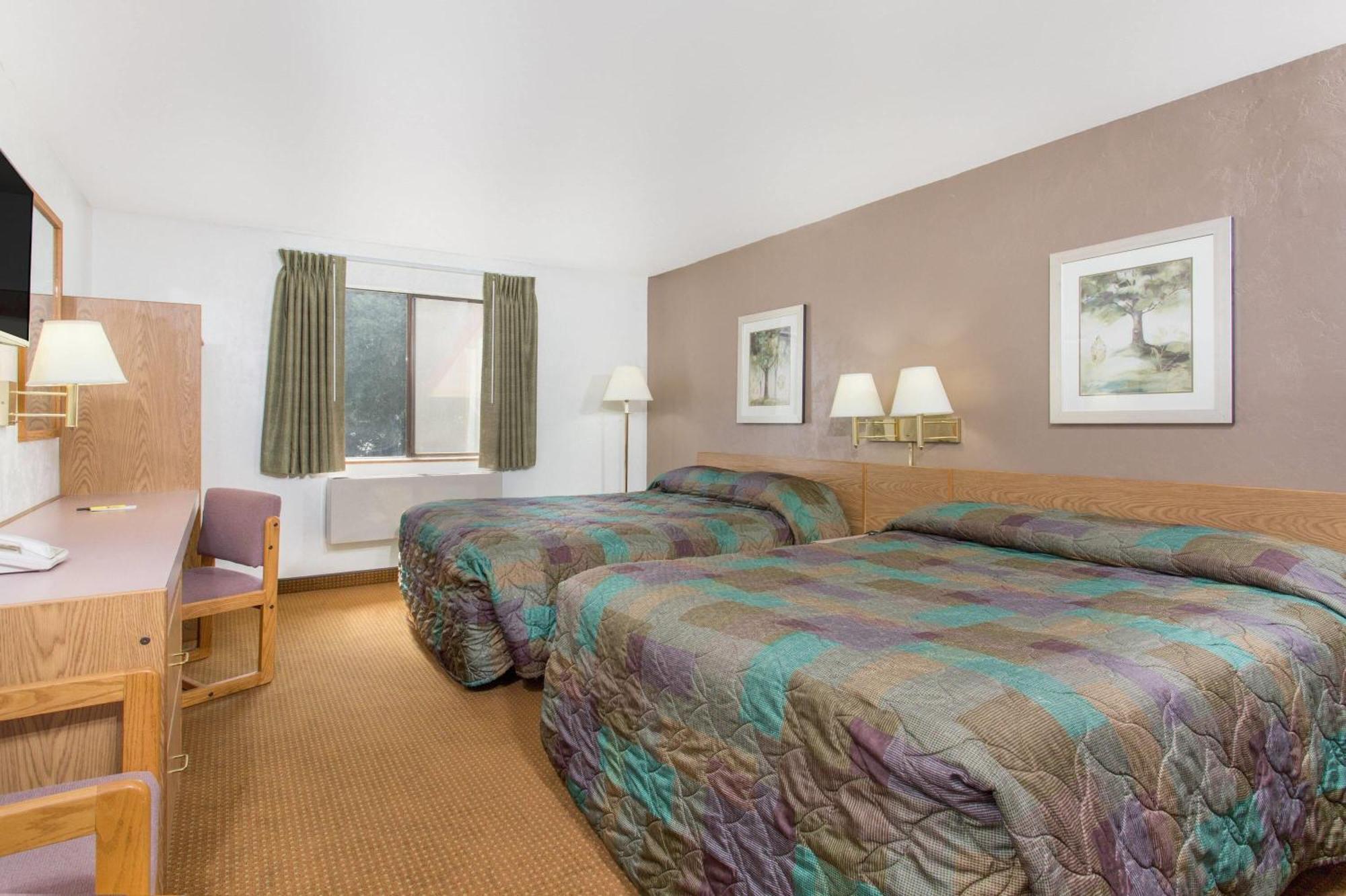 Super 8 By Wyndham Lacey Olympia Area Exterior photo