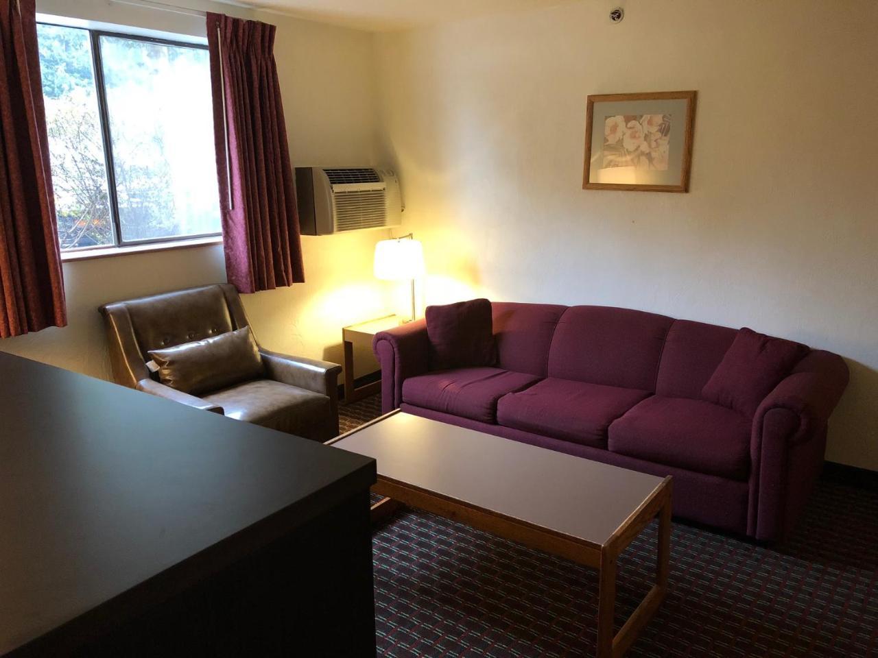 Super 8 By Wyndham Lacey Olympia Area Exterior photo
