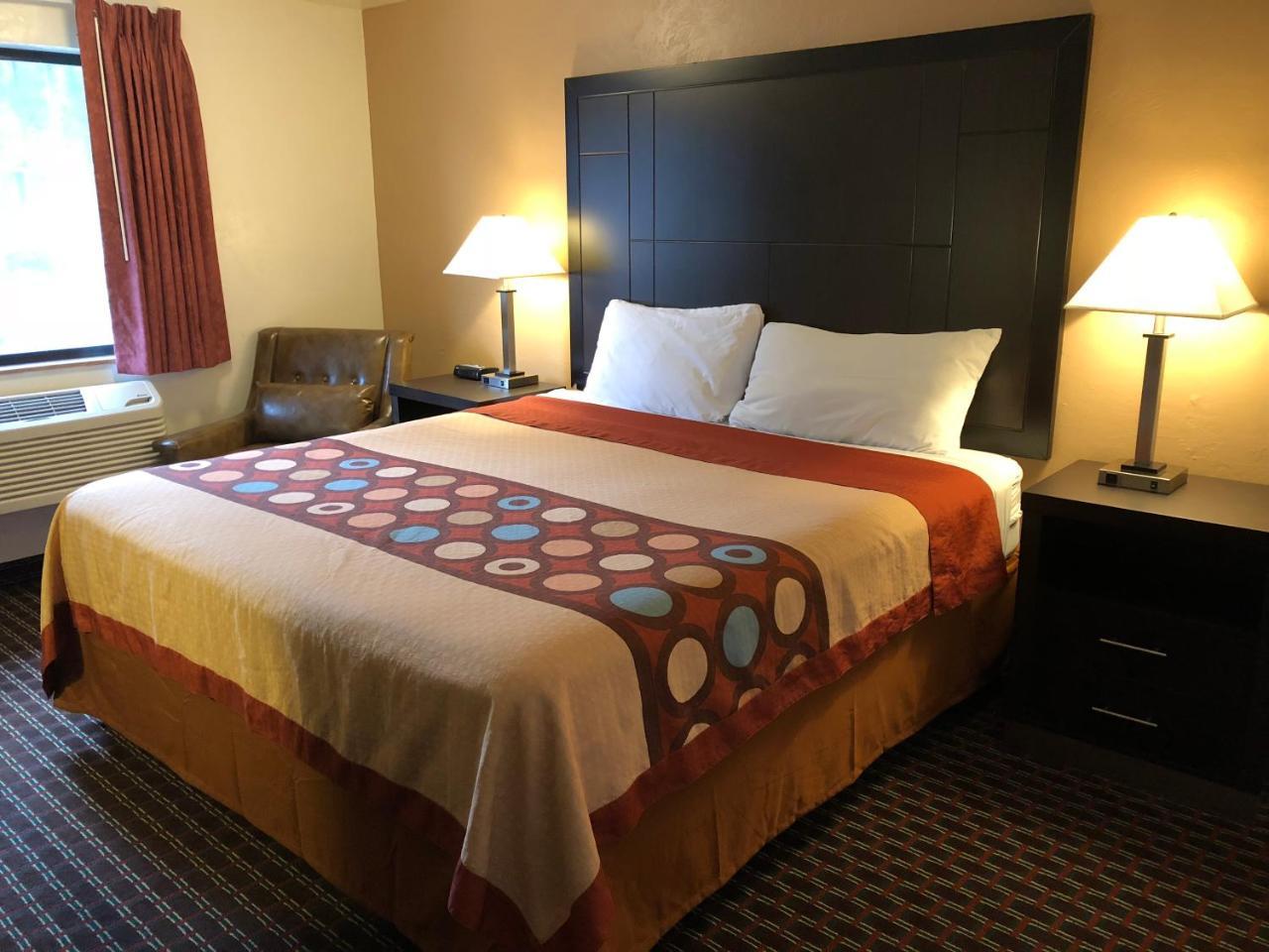 Super 8 By Wyndham Lacey Olympia Area Exterior photo